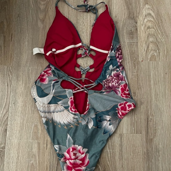 NWT Isabella Rose Women’s Birds Of A Feather Swimsuit - Size Large - Picture 9 of 9